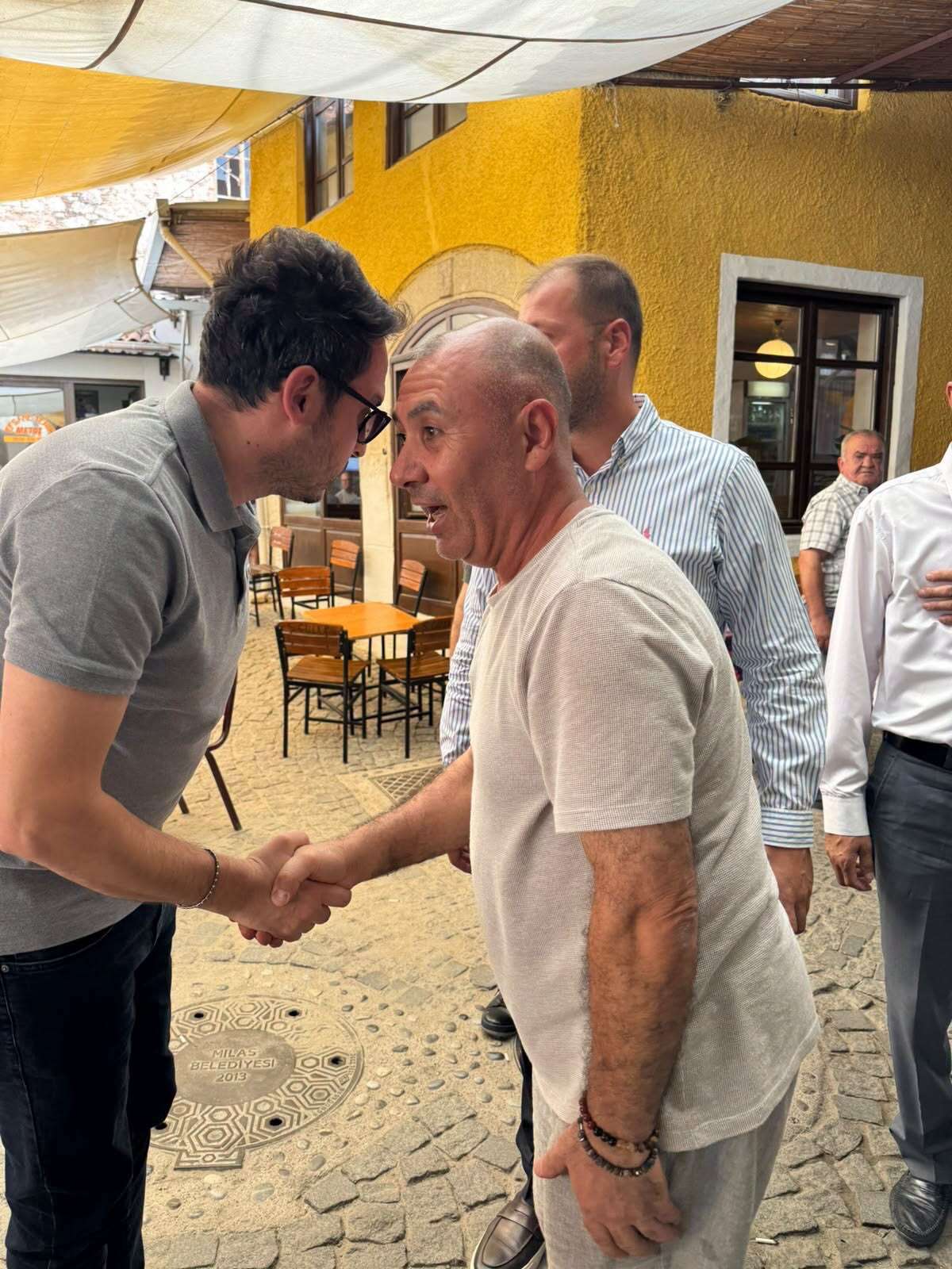 İl Başkanı Güngör, Milas Tarihi Arasta’da Esnaf ve Vatandaşlarla Buluştu 4